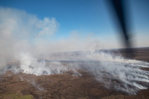 La densidad del fuego en islas no cesa y ya hay cuatro detenidos