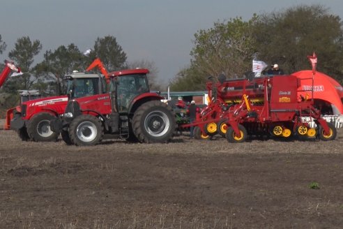 En Hasenkamp se concretó una jornada dinámica de Servi Parts Agromaquinarias