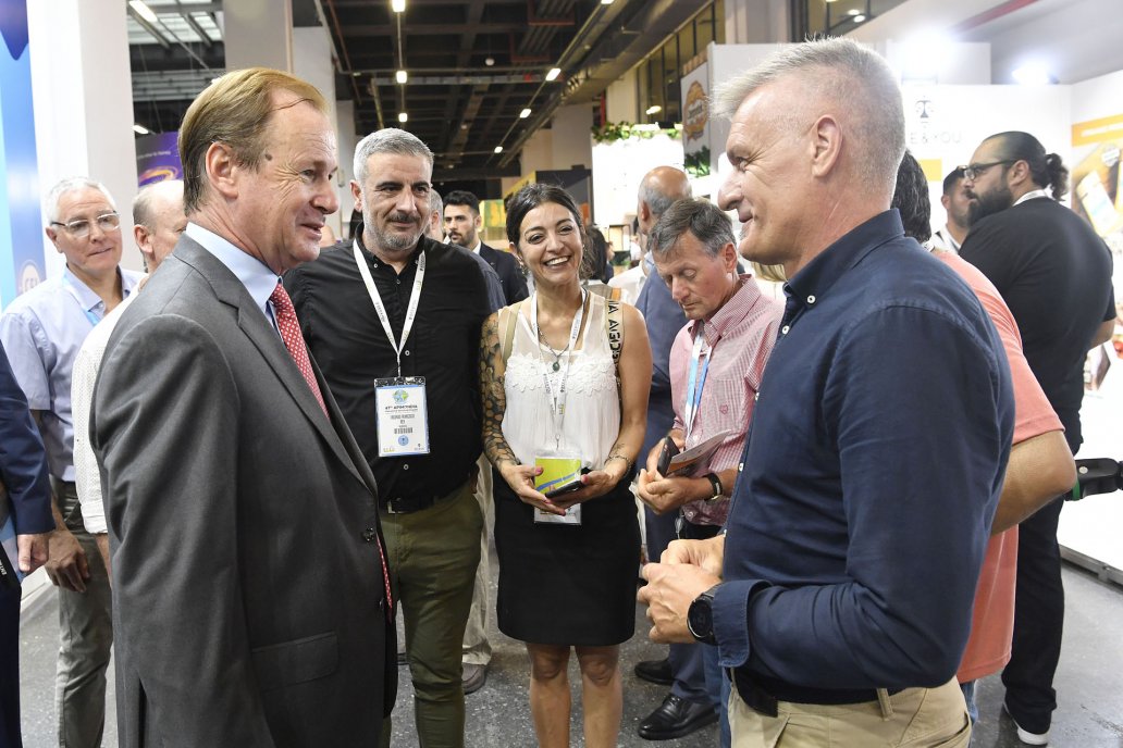 Bordet encabezó la delegación entrerriana en la feria apícola internacional. Bordet encabezó la delegación entrerriana en la feria apícola internacional.