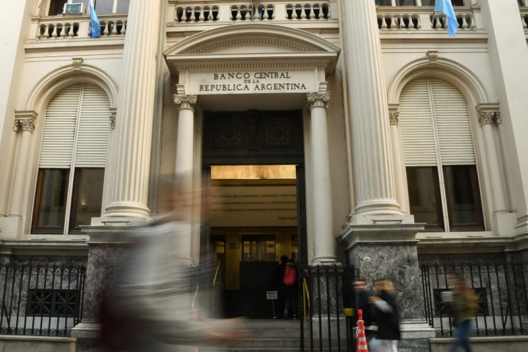El Banco Central dispuso elevar al 75% anual la tasa de política monetaria. El Banco Central dispuso elevar al 75% anual la tasa de política monetaria.