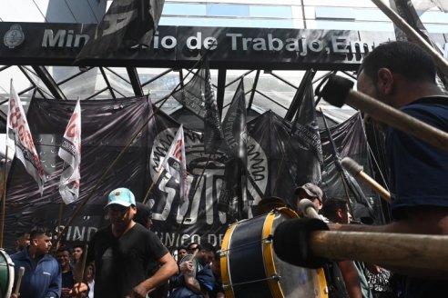 Fin de la huelga: vuelven a fabricar neumáticos en el país