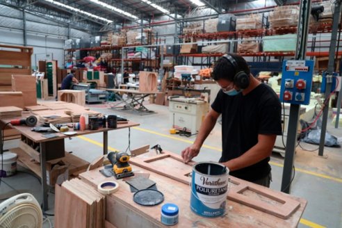 Anticipan dólares a Pymes que demanden importar insumos