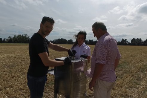 Manuel Jorge Hadad y Mariela Seehaus - EEA INTA Paraná - Primer equipo monitoreo de particulas y vapores de pesticidas en el aire