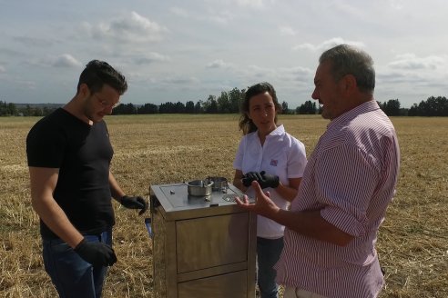 Manuel Jorge Hadad y Mariela Seehaus - EEA INTA Paraná - Primer equipo monitoreo de particulas y vapores de pesticidas en el aire