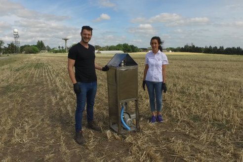 Manuel Jorge Hadad y Mariela Seehaus - EEA INTA Paraná - Primer equipo monitoreo de particulas y vapores de pesticidas en el aire