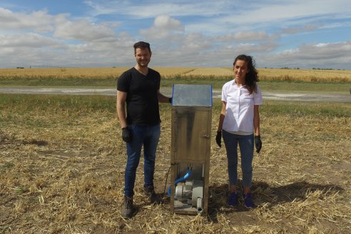 Manuel Jorge Hadad y Mariela Seehaus - EEA INTA Paraná - Primer equipo monitoreo de particulas y vapores de pesticidas en el aire