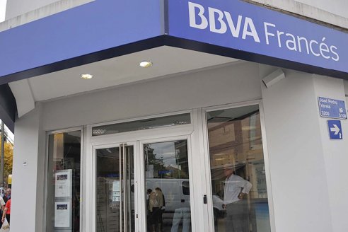 El día que el ratón atrapó al gato: obligan a un banco a devolver dinero cobrado "en exceso" a un cliente