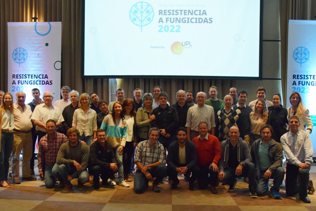 Principales fitopatólogos del país, junto a técnicos y asesores especialistas Principales fitopatólogos del país, junto a técnicos y asesores especialistas