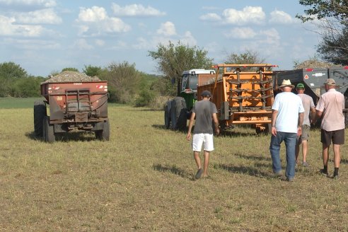 Carlos Bernhart , Contratista Rural y Gustavo Gareis, Productor Tambero - Fertilización Orgánica en Aldea Santa Rosa