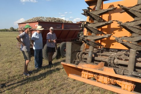 Carlos Bernhart , Contratista Rural y Gustavo Gareis, Productor Tambero - Fertilización Orgánica en Aldea Santa Rosa