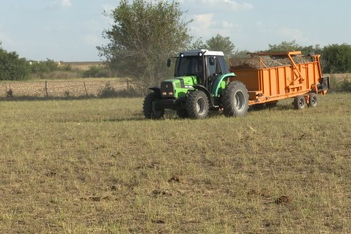 Carlos Bernhart , Contratista Rural y Gustavo Gareis, Productor Tambero - Fertilización Orgánica en Aldea Santa Rosa