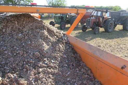 Carlos Bernhart , Contratista Rural y Gustavo Gareis, Productor Tambero - Fertilización Orgánica en Aldea Santa Rosa