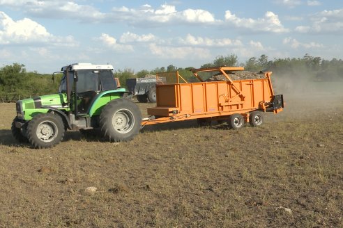 Carlos Bernhart , Contratista Rural y Gustavo Gareis, Productor Tambero - Fertilización Orgánica en Aldea Santa Rosa