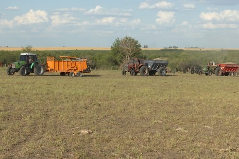 Carlos Bernhart , Contratista Rural y Gustavo Gareis, Productor Tambero - Fertilización Orgánica en Aldea Santa Rosa