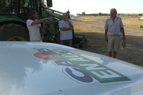 Carlos Bernhart , Contratista Rural y Gustavo Gareis, Productor Tambero - Fertilización Orgánica en Aldea Santa Rosa