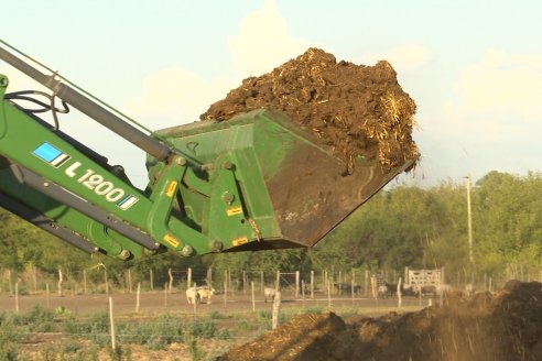 Carlos Bernhart , Contratista Rural y Gustavo Gareis, Productor Tambero - Fertilización Orgánica en Aldea Santa Rosa