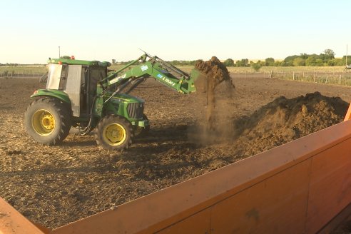 Carlos Bernhart , Contratista Rural y Gustavo Gareis, Productor Tambero - Fertilización Orgánica en Aldea Santa Rosa