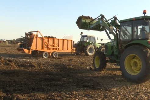 Carlos Bernhart , Contratista Rural y Gustavo Gareis, Productor Tambero - Fertilización Orgánica en Aldea Santa Rosa