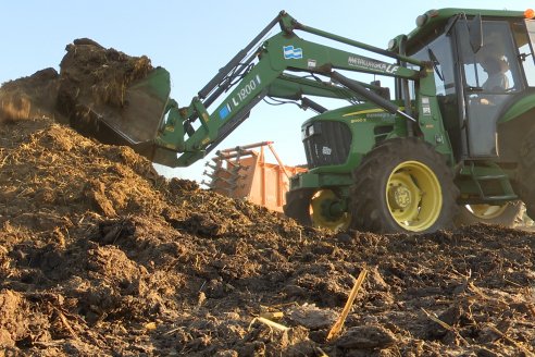 Carlos Bernhart , Contratista Rural y Gustavo Gareis, Productor Tambero - Fertilización Orgánica en Aldea Santa Rosa