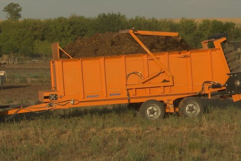 Carlos Bernhart , Contratista Rural y Gustavo Gareis, Productor Tambero - Fertilización Orgánica en Aldea Santa Rosa