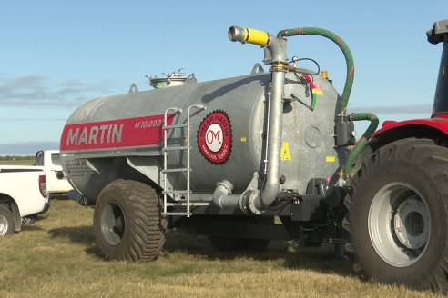 Presentación y Jornada Dinámica en Estación Camps- Weinbaur S.A. - Estercolera Omar Martin M10000L