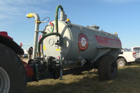 Presentación y Jornada Dinámica en Estación Camps- Weinbaur S.A. - Estercolera Omar Martin M10000L