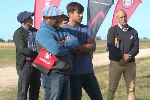 Presentación y Jornada Dinámica en Estación Camps- Weinbaur S.A. - Estercolera Omar Martin M10000L