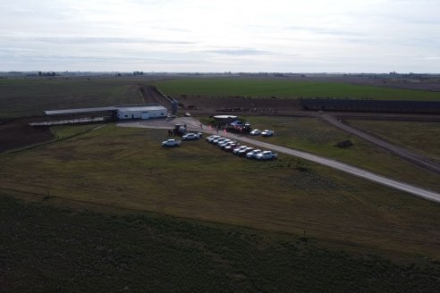 Presentación y Jornada Dinámica en Estación Camps- Weinbaur S.A. - Estercolera Omar Martin M10000L