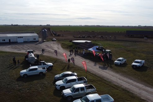 Presentación y Jornada Dinámica en Estación Camps- Weinbaur S.A. - Estercolera Omar Martin M10000L