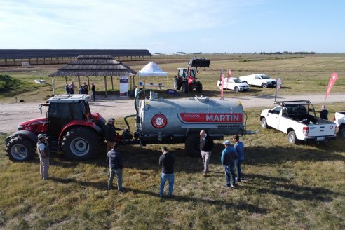 Presentación y Jornada Dinámica en Estación Camps- Weinbaur S.A. - Estercolera Omar Martin M10000L