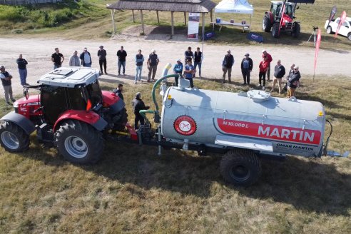 Presentación y Jornada Dinámica en Estación Camps- Weinbaur S.A. - Estercolera Omar Martin M10000L