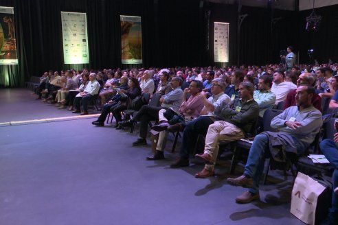 Simposio Fertilizar 2023 - Al gran suelo argentino, Salud!!  - Salon Metropolitano, Rosario