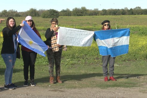 Masivo reclamo por mejoras al camino que une a Viale con Maciá en la intersección de las rutas 32 y 33