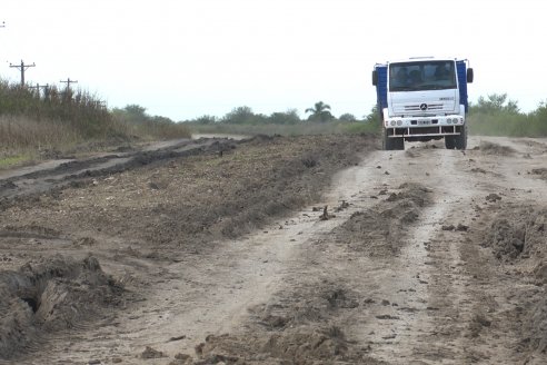 Masivo reclamo por mejoras al camino que une a Viale con Maciá en la intersección de las rutas 32 y 33