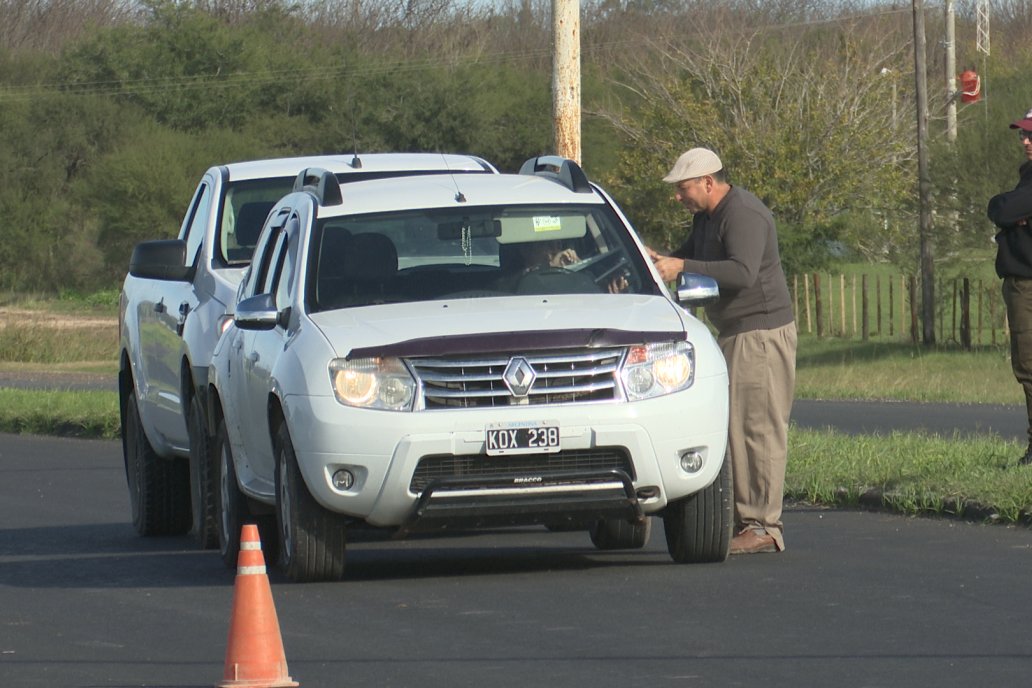 Masivo reclamo por mejoras al camino que une a Viale con Maciá en la intersección de las rutas 32 y 33