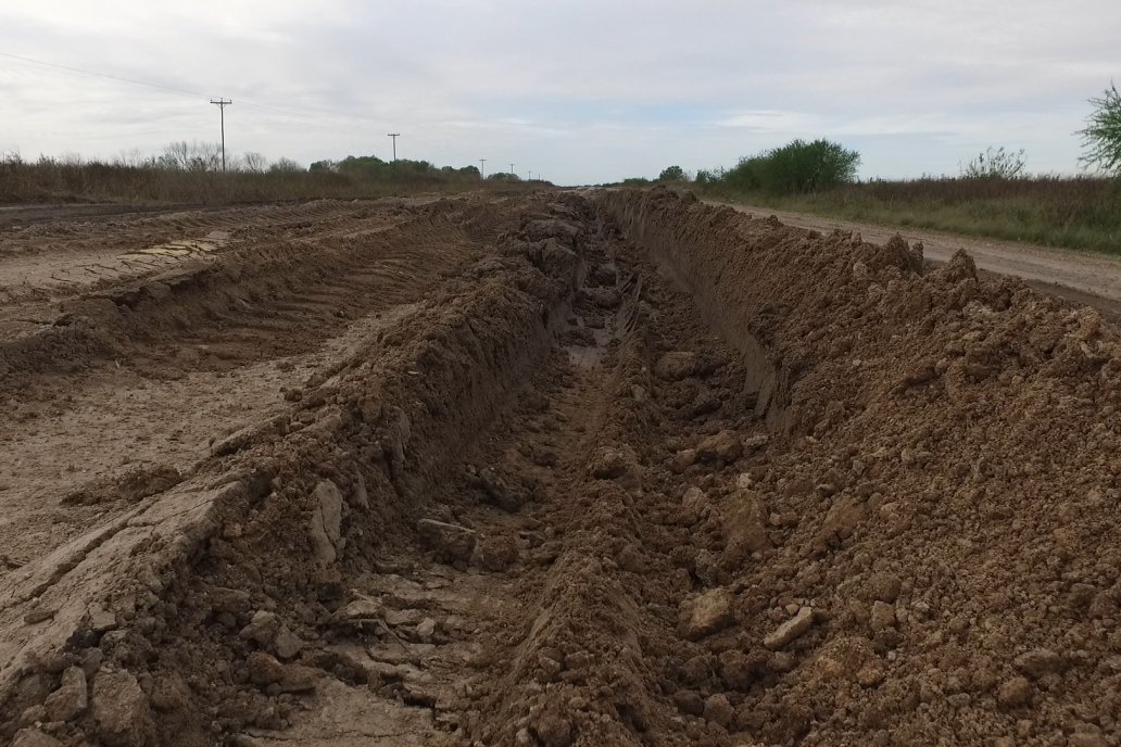 Masivo reclamo por mejoras al camino que une a Viale con Maciá en la intersección de las rutas 32 y 33