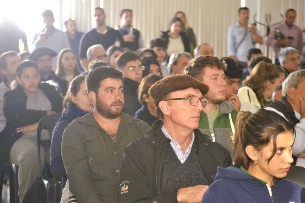 Alrededor de 130 productores acudieron a la convocatoria.