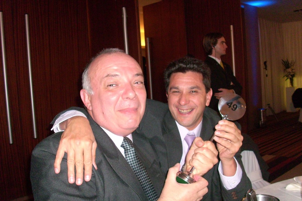 Otra distinción, esta vez recibida por Tomás Ojeda y Daniel.