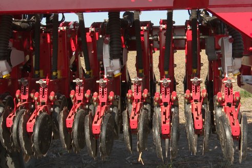 Jornada Dinámica a Campo en Larroque - E.Rios Maquinaria Agricolas - Presentación Sembradora Multiproposito Bertini 40.000