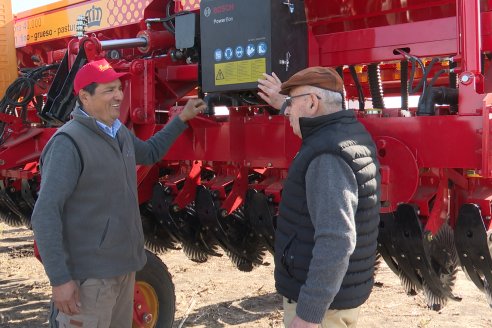 Jornada Dinámica a Campo en Larroque - E.Rios Maquinaria Agricolas - Presentación Sembradora Multiproposito Bertini 40.000