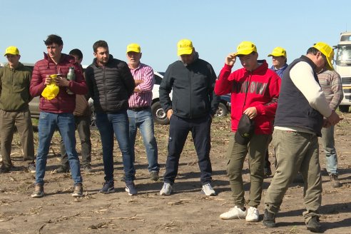 Jornada Dinámica a Campo en Larroque - E.Rios Maquinaria Agricolas - Presentación Sembradora Multiproposito Bertini 40.000