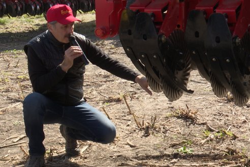 Jornada Dinámica a Campo en Larroque - E.Rios Maquinaria Agricolas - Presentación Sembradora Multiproposito Bertini 40.000