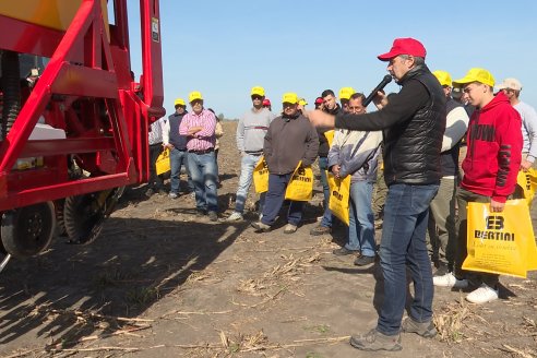 Jornada Dinámica a Campo en Larroque - E.Rios Maquinaria Agricolas - Presentación Sembradora Multiproposito Bertini 40.000