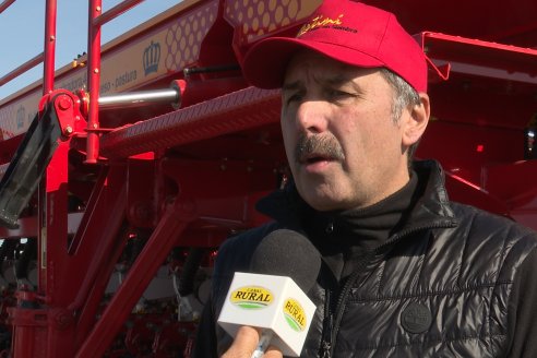 Jornada Dinámica a Campo en Larroque - E.Rios Maquinaria Agricolas - Presentación Sembradora Multiproposito Bertini 40.000