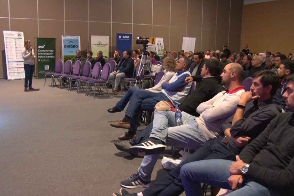 Profesionales y productores se capacitaron en una jornada de alto vuelo técnico.