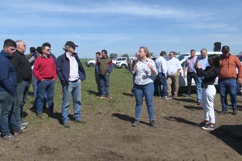 Presentación del Aditivo Multifactorial R-ZETA de Los Vascos SRL en la EEA INTA C.del Uruguay