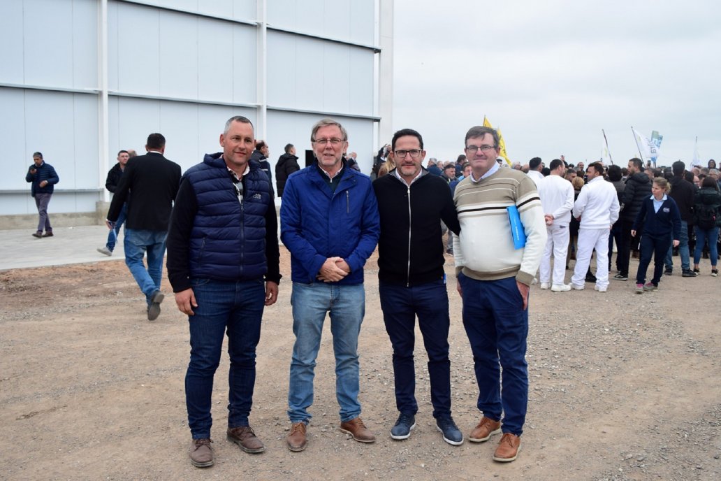 Bahillo y Amavet, con los tamberos entrerrianos Sergio Borré y Hernán Muller. Bahillo y Amavet, con los tamberos entrerrianos Sergio Borré y Hernán Muller.