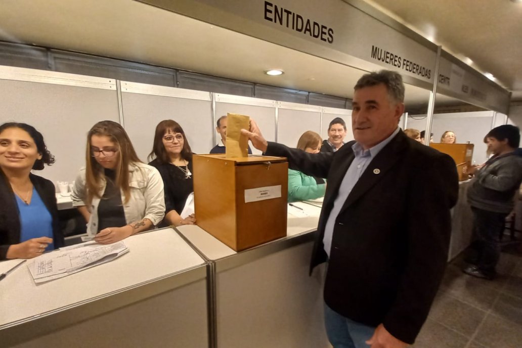 El mendocino votó hacia el mediodía de este viernes, en la asamblea anual.