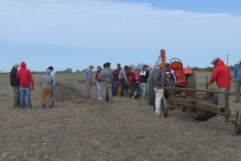 Técnología de ayer y de hoy: Dinámica de Maquinaria Agricola de la Sociedad Rural de Maria Grande