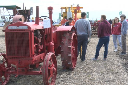 Técnología de ayer y de hoy: Dinámica de Maquinaria Agricola de la Sociedad Rural de Maria Grande